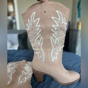 ARULA cowgirl boots, Mid-calf, Wide leg, color- Tan/Nude, LIKE NEW